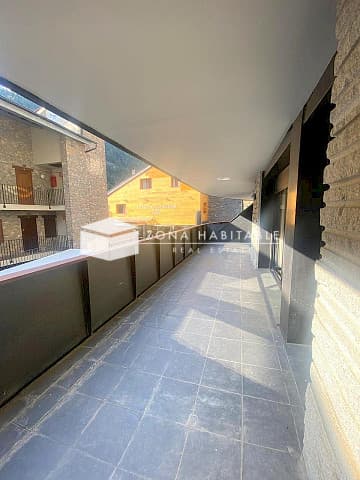 Acollidor pis amb gran terrassa al costat de la Vall d’Incles