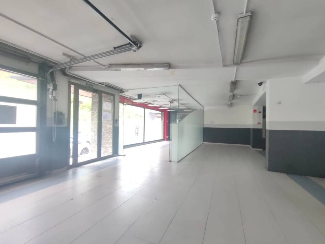 Local de lloguer a Les Escaldes-Engordany - Thumbnail 3