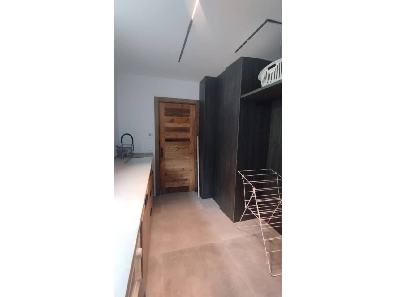 Espectacular xalet de nova construcció situat a la prestigi... - Thumbnail 49