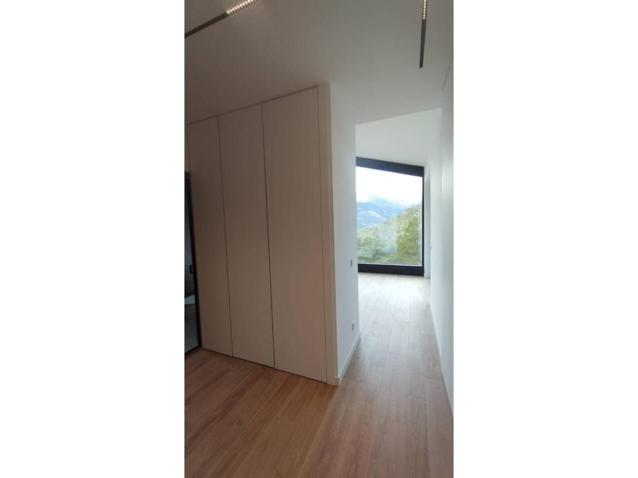 Espectacular xalet de nova construcció situat a la prestigi... - Thumbnail 11