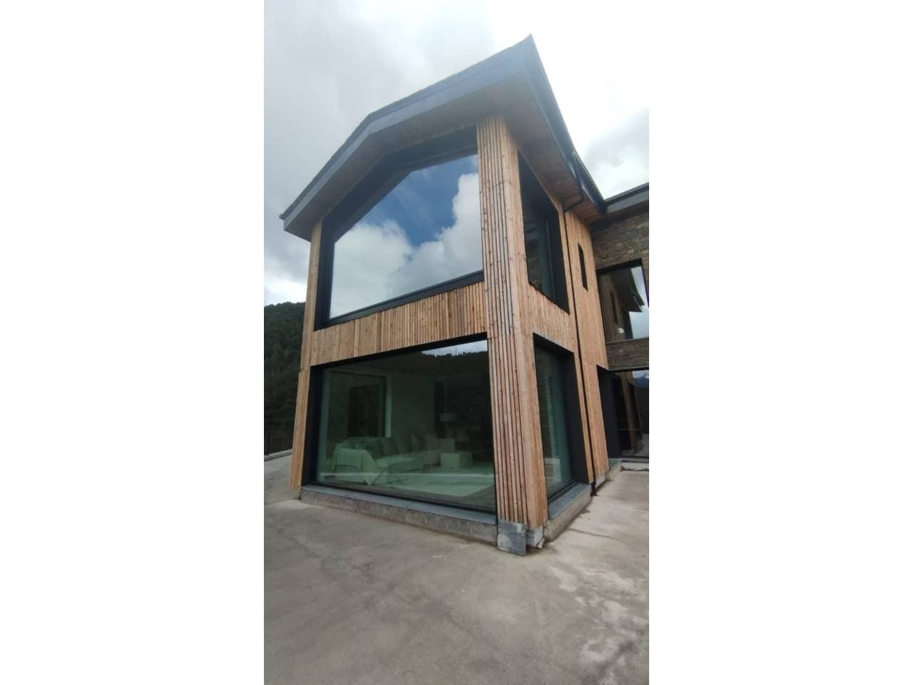 Espectacular xalet de nova construcció situat a la prestigi... - Thumbnail 54