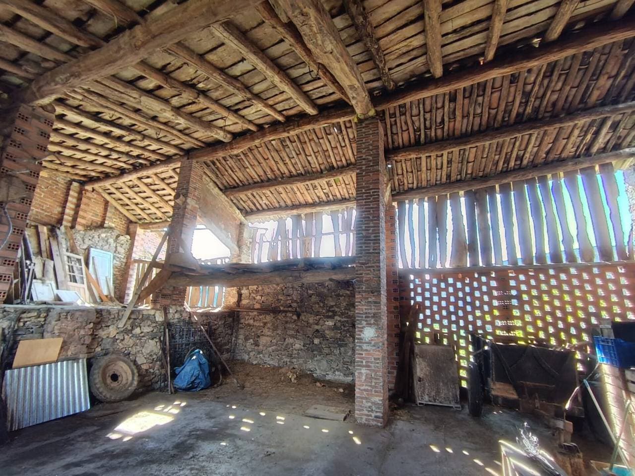 Casa de poble en venda al centre del Pla de Sant Tirs - Thumbnail 4