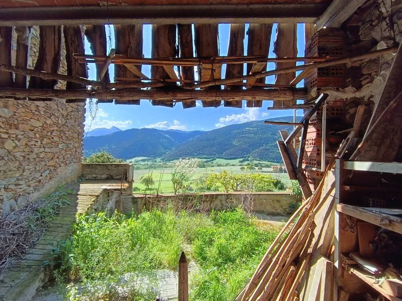 Casa de poble en venda al centre del Pla de Sant Tirs - Thumbnail 2