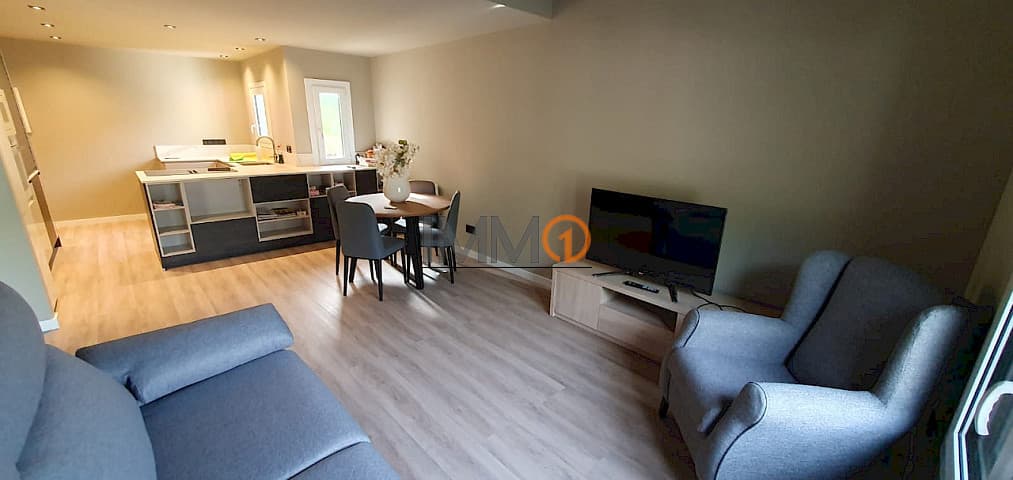 Es lloga dúplex totalment reformat i moblat al C - Thumbnail 2