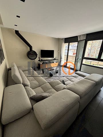 En ven fantàstic pis a la Cortinada, amb una sup - Thumbnail 3