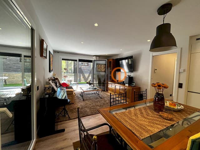 Es lloga per temporada a Arinsal pis de 80 m2 dis - Thumbnail 2