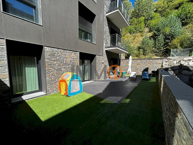 Es lloga per temporada a Arinsal pis de 80 m2 dis - Thumbnail 24