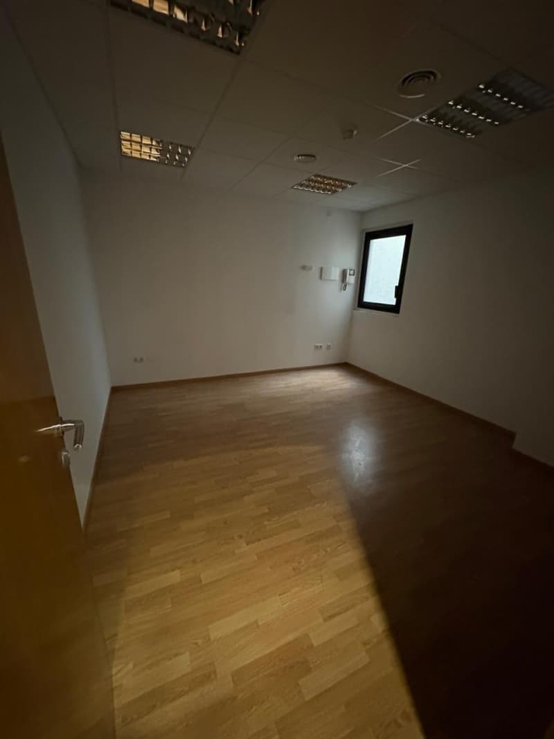 LLOGUER LOCAL A ANDORRA LA VELLA - Image 1