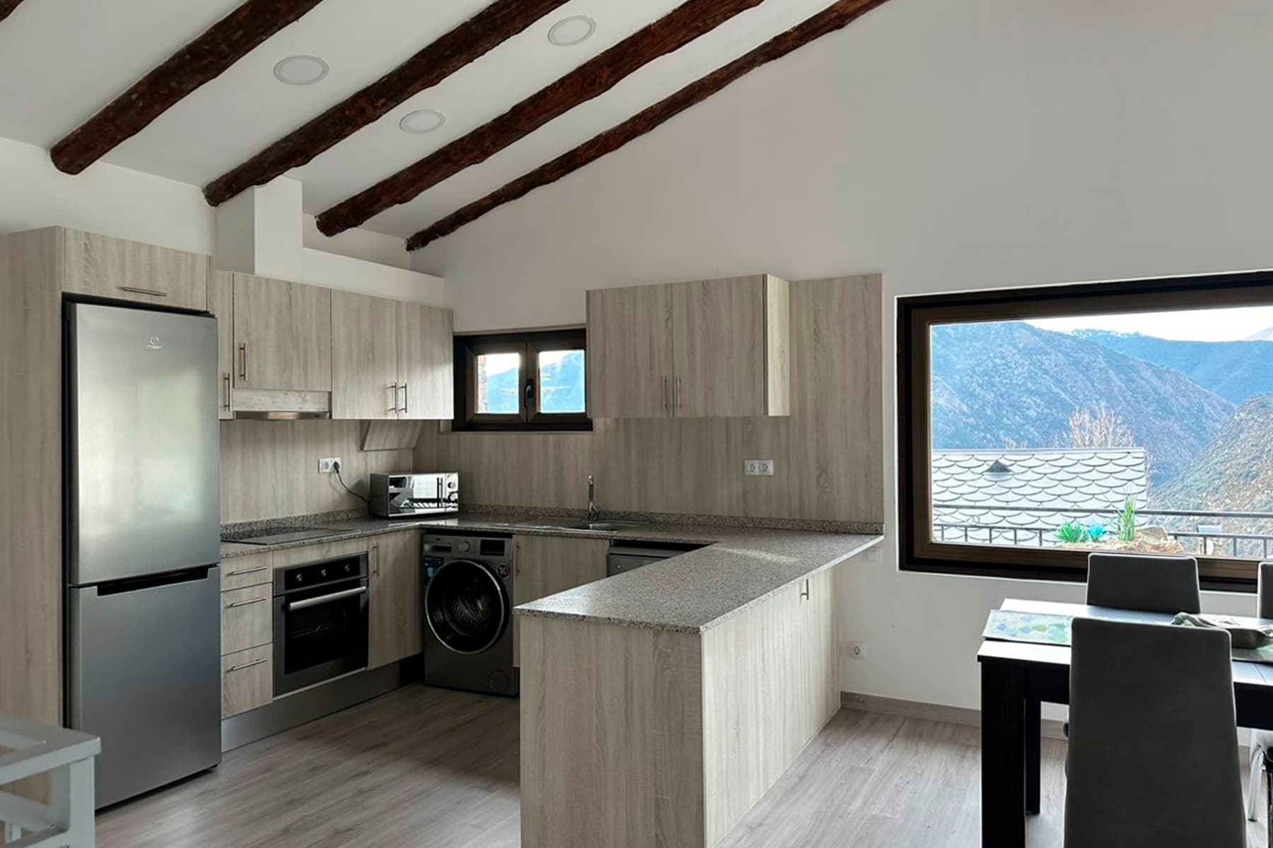 Aquesta propietat es troba en una urbanització mo - Thumbnail 4