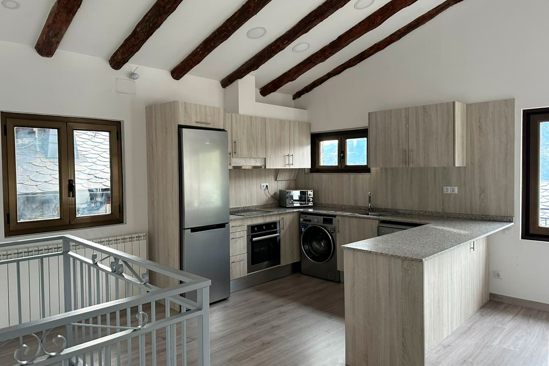 Aquesta propietat es troba en una urbanització mo - Thumbnail 5