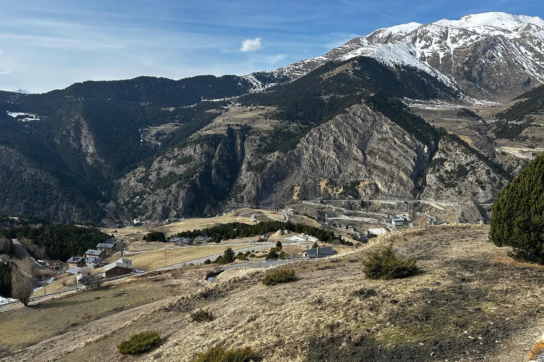 Presentem aquest excepcional terreny de 3,500 m²