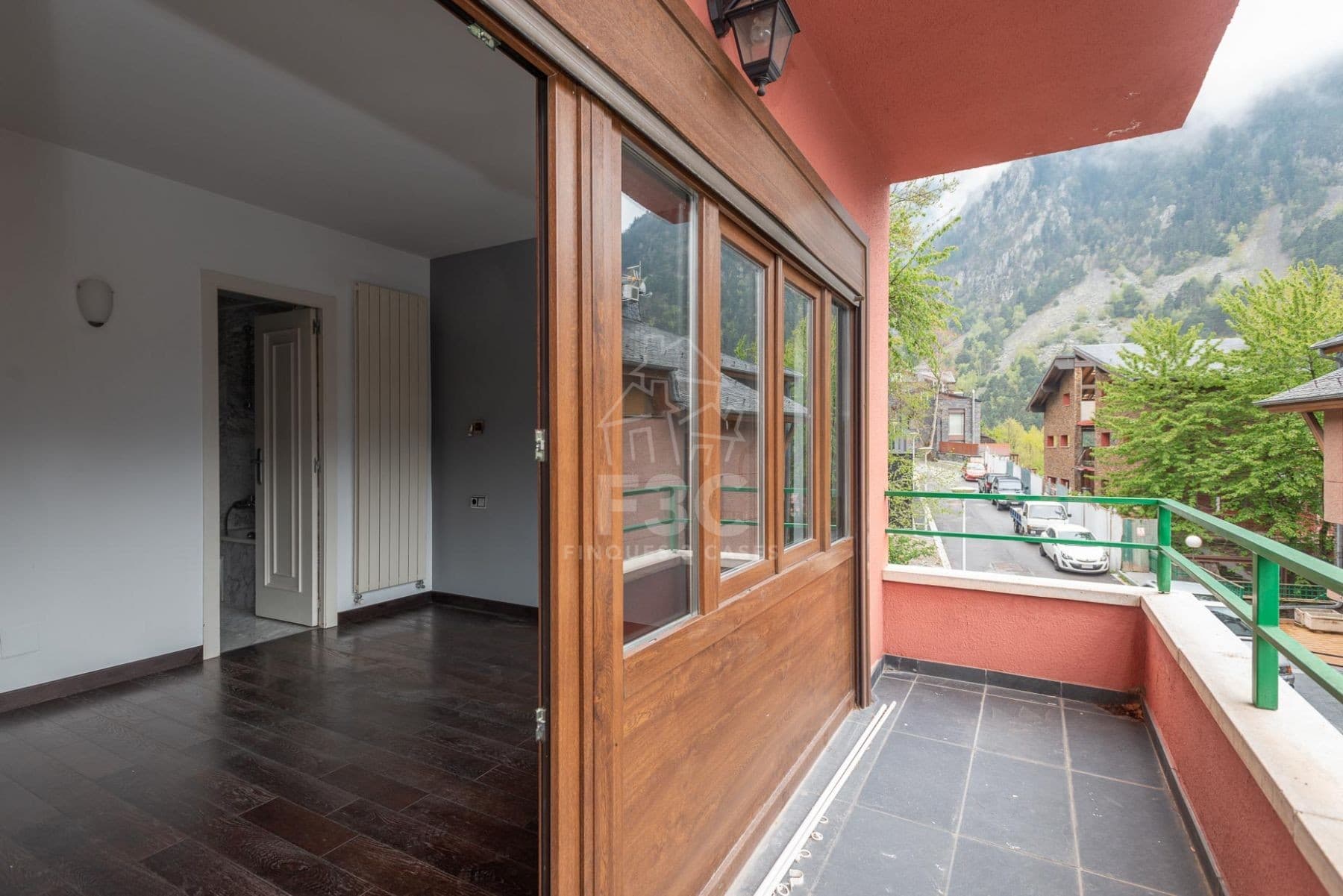 En un conjunt residencial tranquil i assolellat de - Thumbnail 14