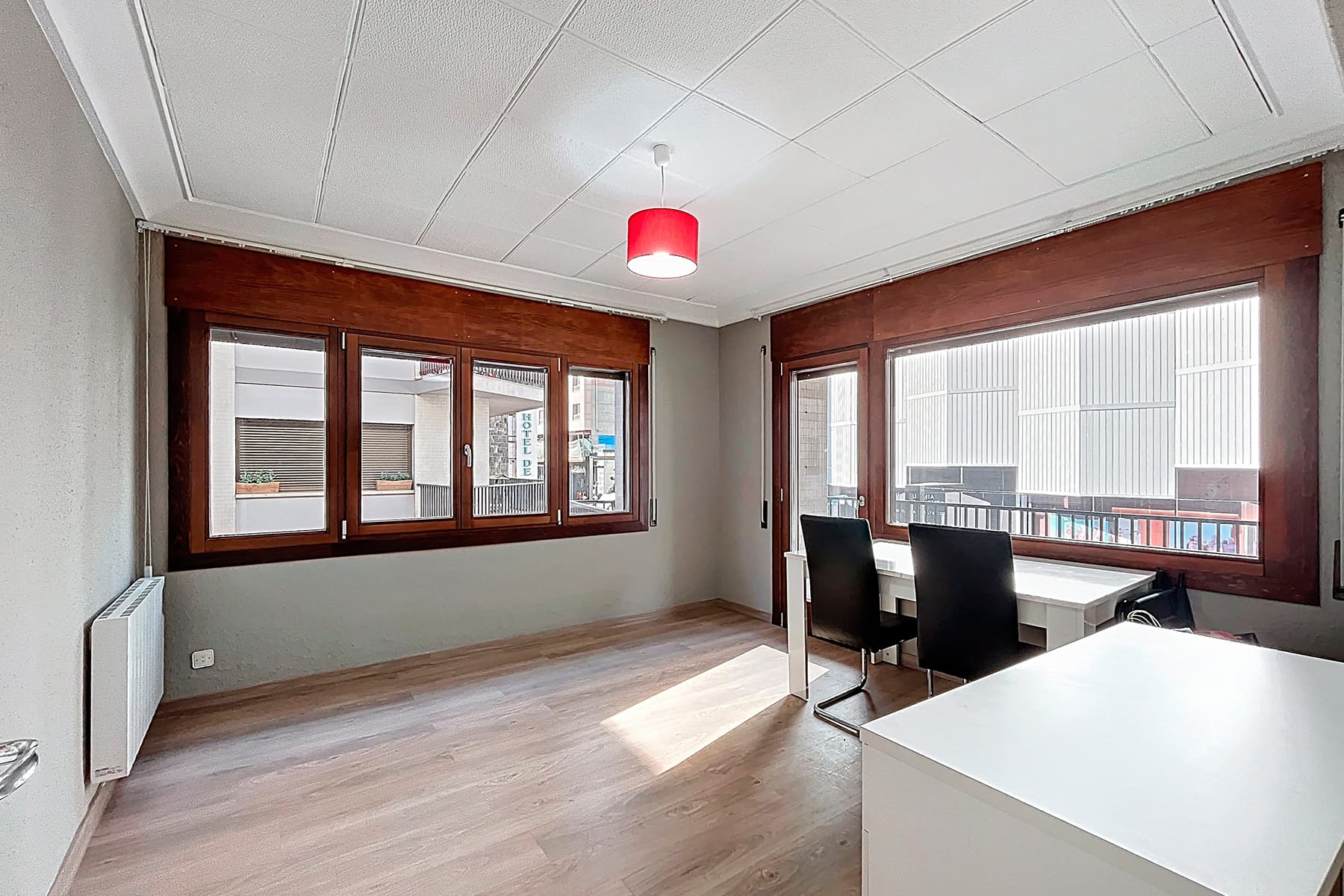 Situat en el cor vibrant del Centre Comercial d'A - Thumbnail 2