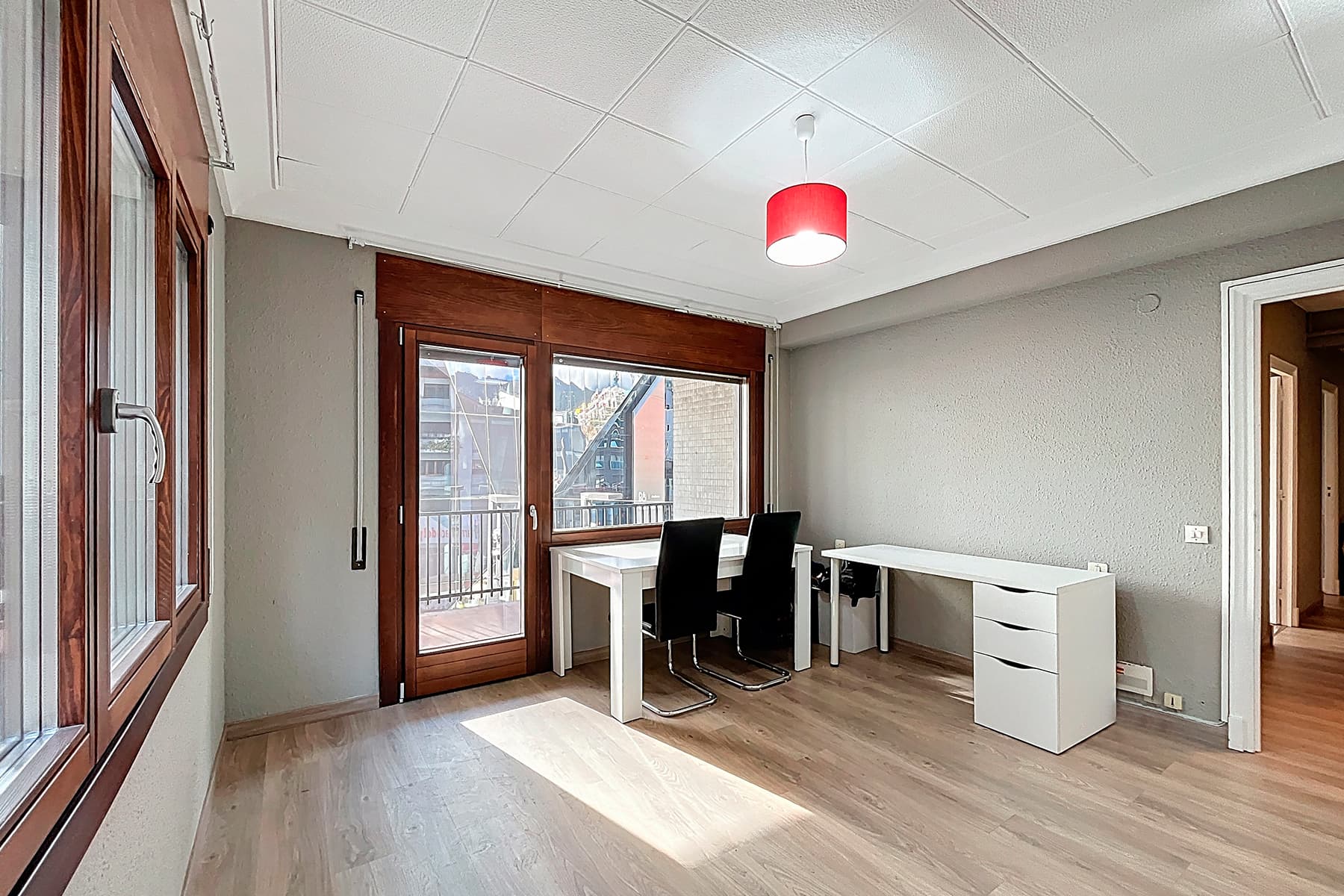 Situat en el cor vibrant del Centre Comercial d'A - Thumbnail 4