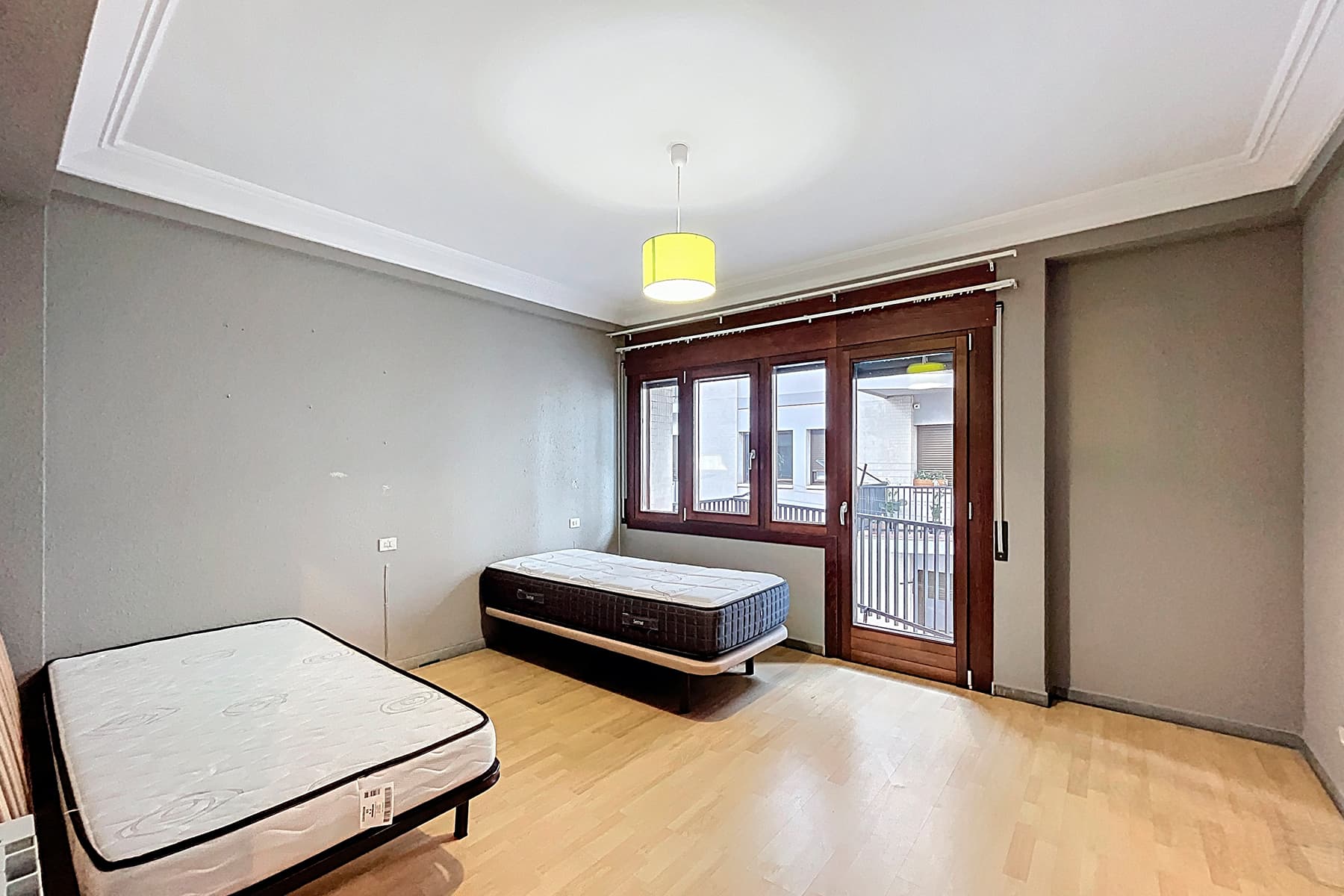 Situat en el cor vibrant del Centre Comercial d'A - Thumbnail 9