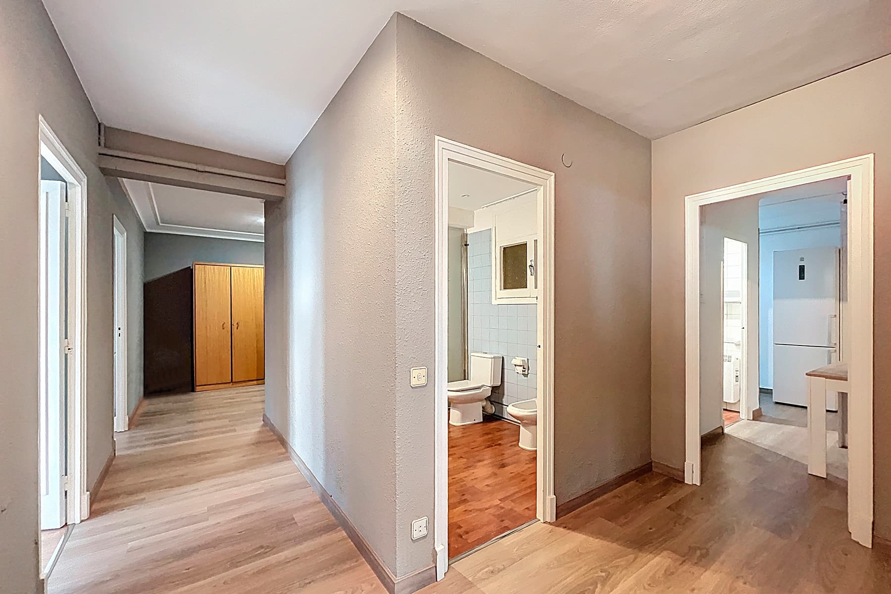 Situat en el cor vibrant del Centre Comercial d'A - Thumbnail 14