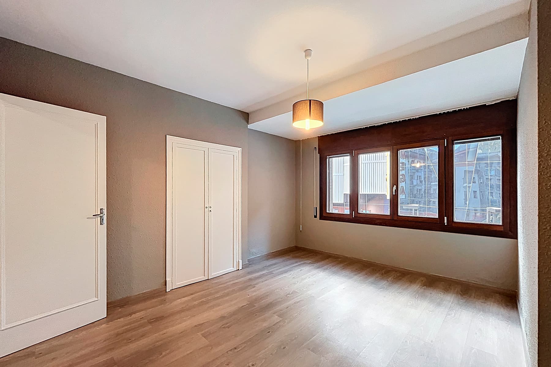 Situat en el cor vibrant del Centre Comercial d'A - Thumbnail 15