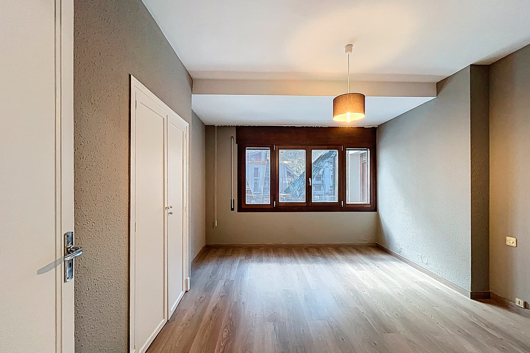 Situat en el cor vibrant del Centre Comercial d'A - Thumbnail 16