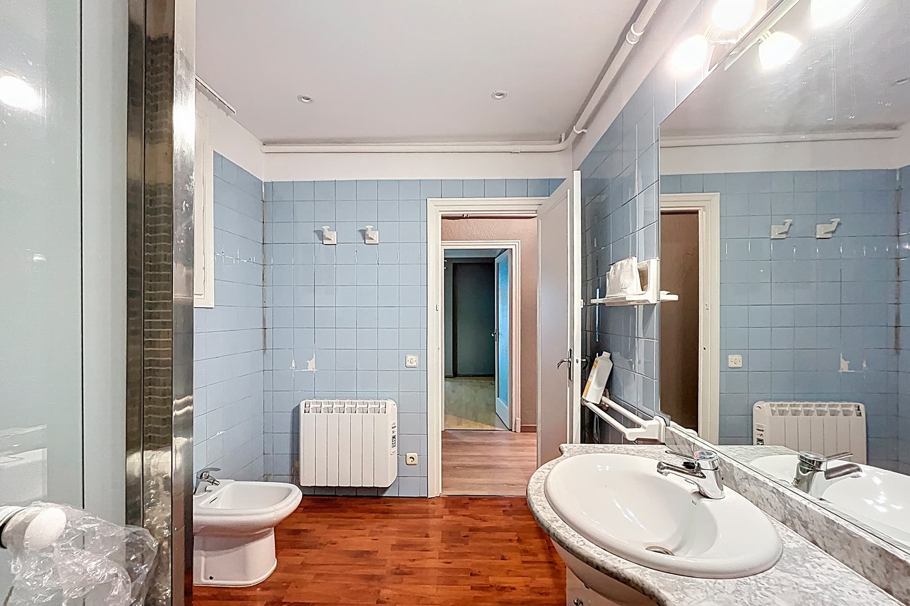 Situat en el cor vibrant del Centre Comercial d'A - Thumbnail 27