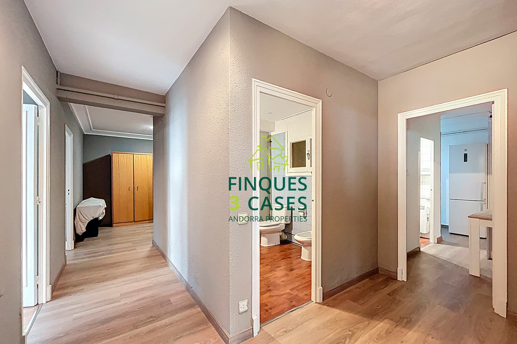 Situat en el cor vibrant del Centre Comercial d'A - Thumbnail 13