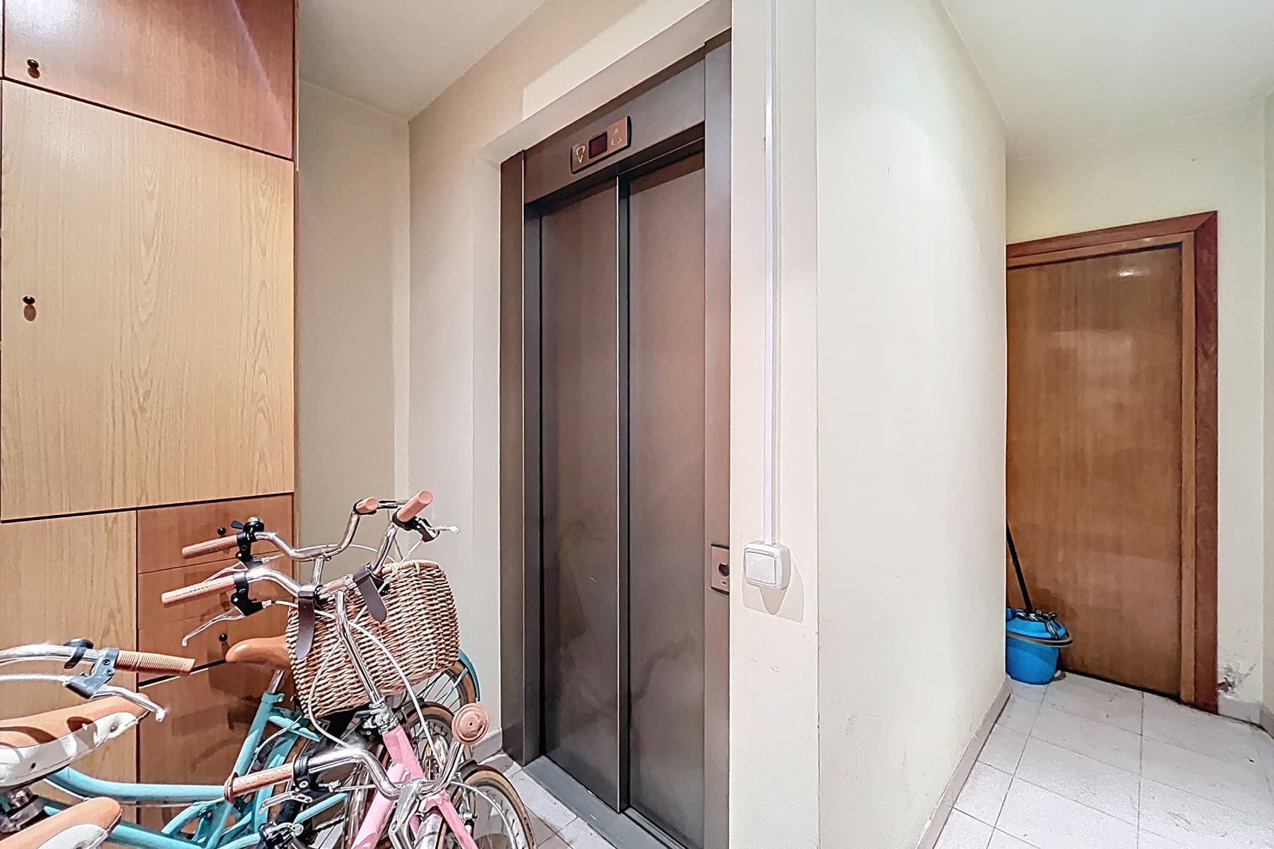 Presentem aquest exclusiu i emblemàtic edifici re - Thumbnail 5