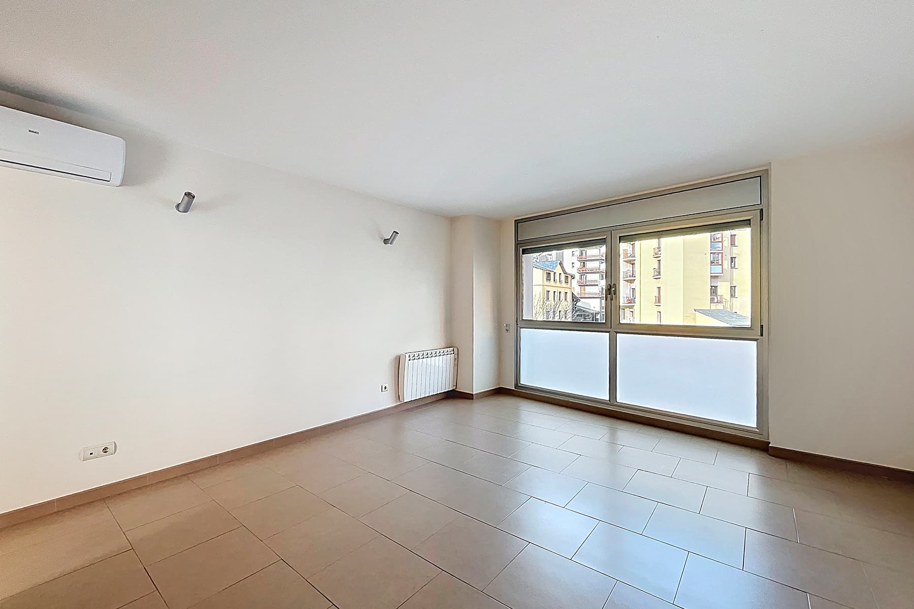 Exclusiu pis situat en una de les zones més cènt - Thumbnail 2