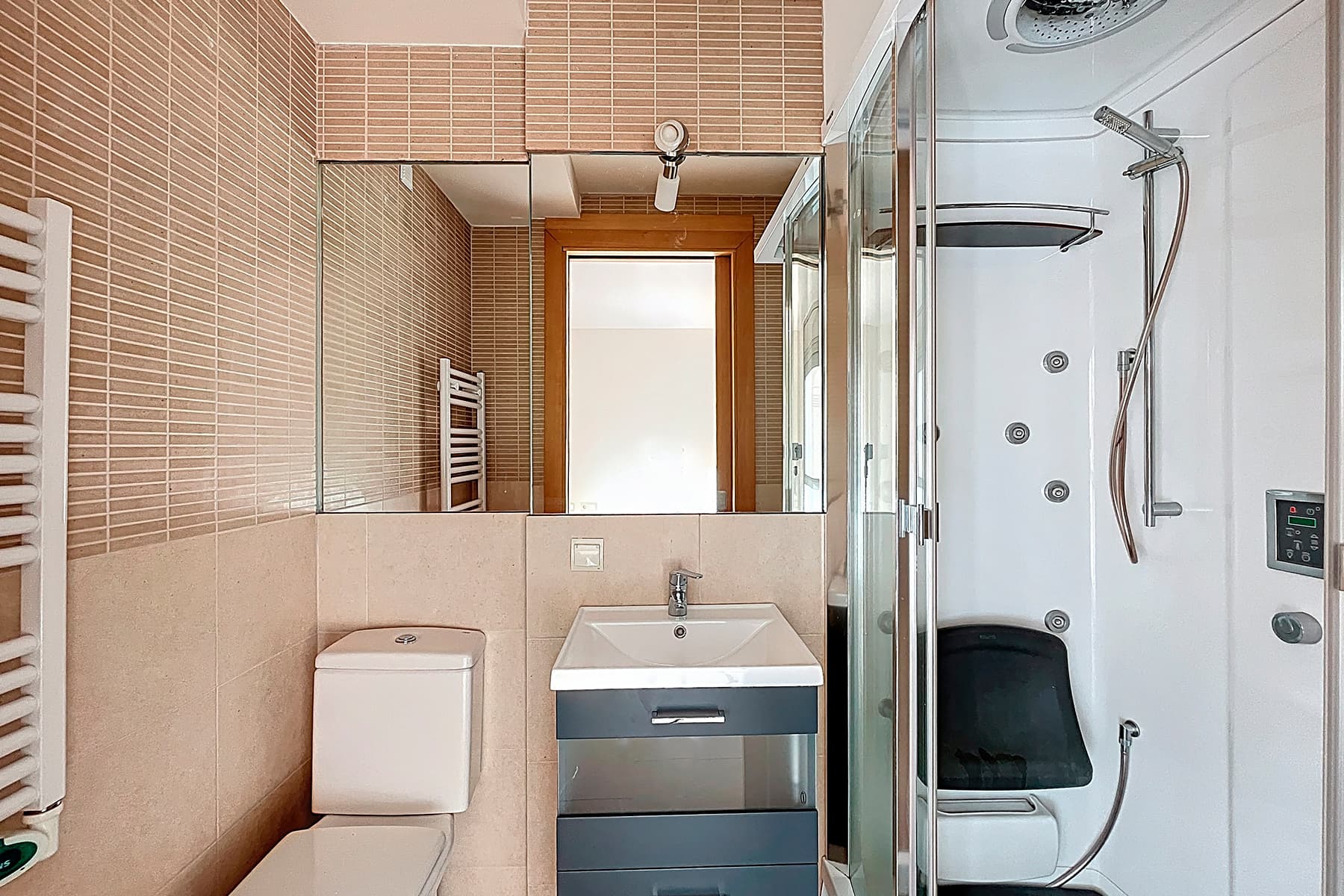 Exclusiu pis situat en una de les zones més cènt - Thumbnail 10