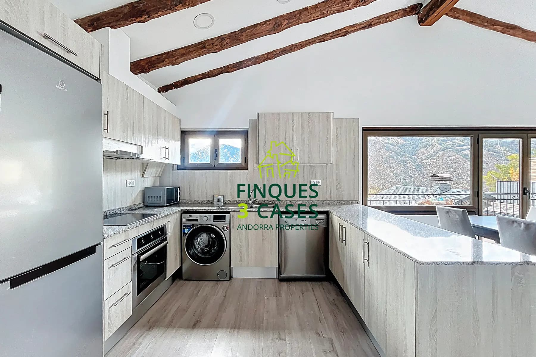 Aquesta propietat es troba en una urbanització mo - Thumbnail 9