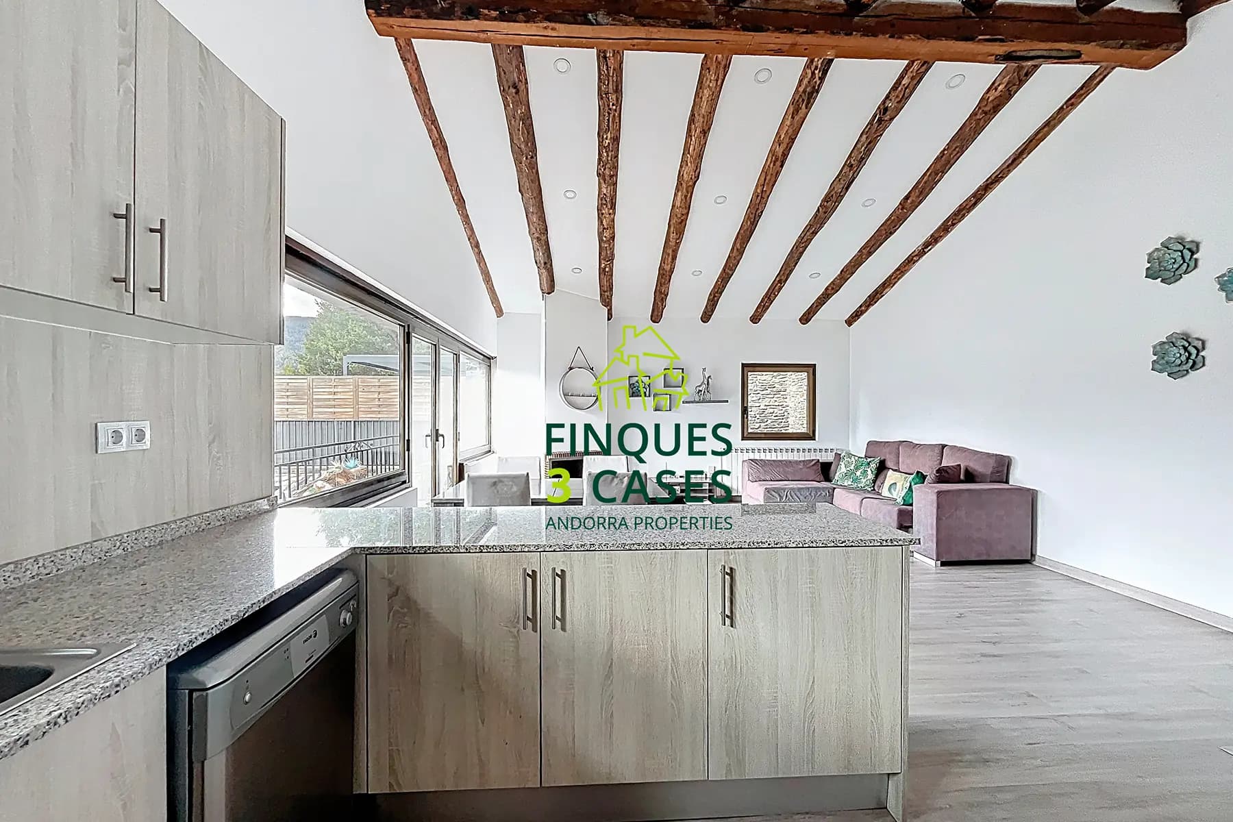 Aquesta propietat es troba en una urbanització mo - Thumbnail 13