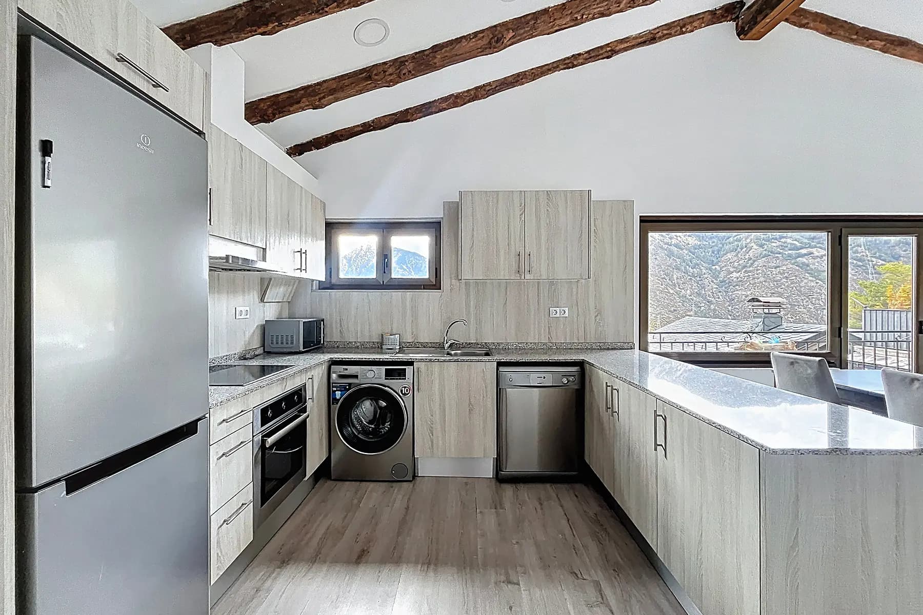 Aquesta propietat es troba en una urbanització mo - Thumbnail 9