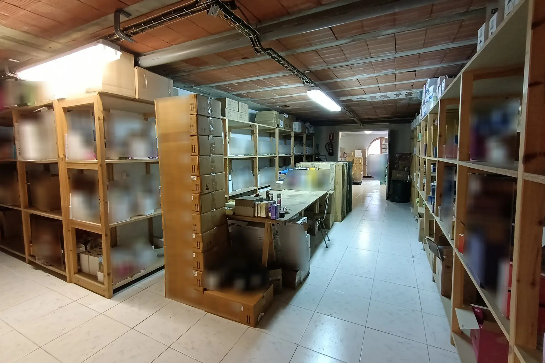 Aquest local comercial de 215,50 m² en venda es t