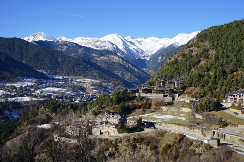 Terreny amb llicències aprovades per fer el xalet dels teus somnis ! - Thumbnail 3