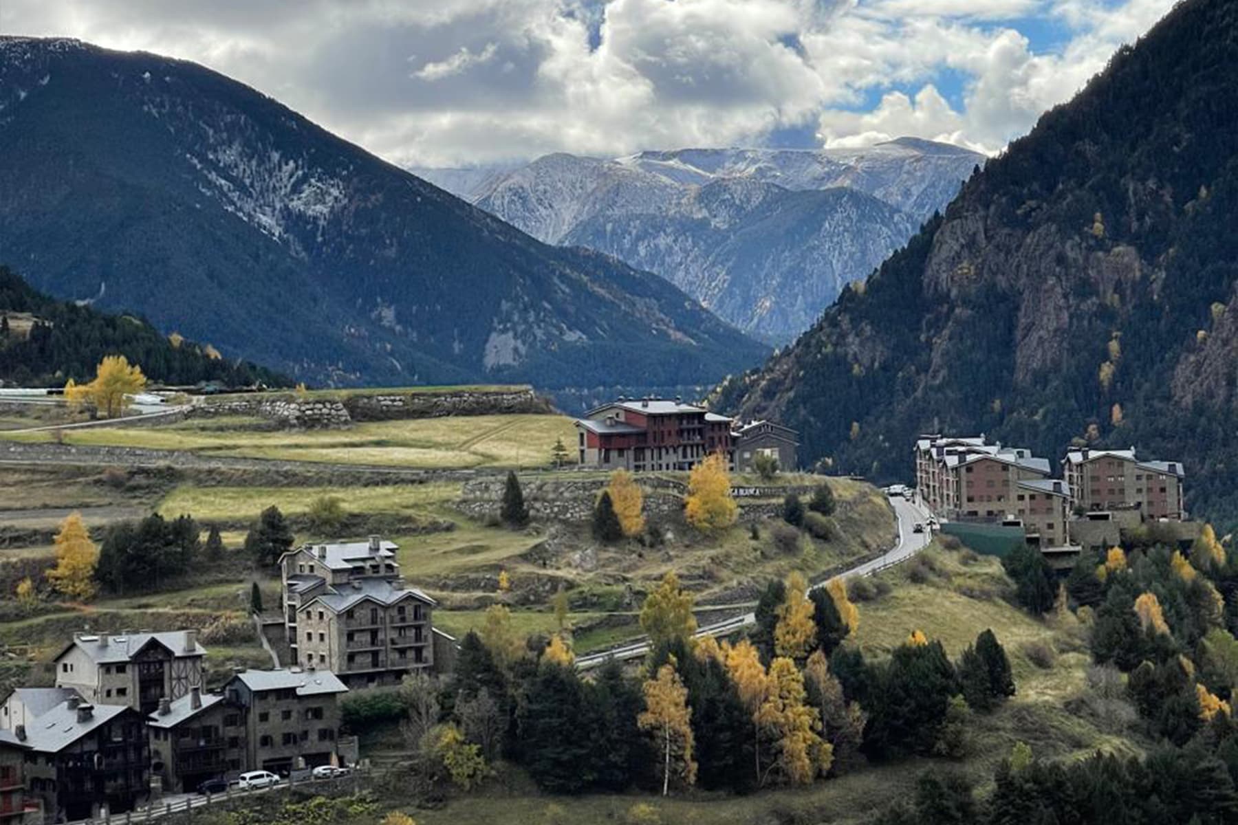 Es presenta a la venda una exclusiva parcel·la si - Thumbnail 2