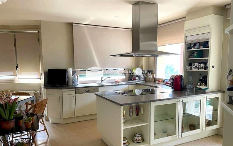 Exclusiu pis de luxe a Andorra la Vella, a la zona més cobejada i tranquil·la, a un pas de l’Embaixada Francesa i el Park Hotel. - Thumbnail 5