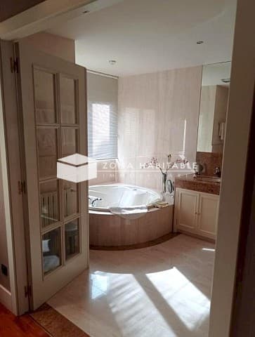 Exclusiu pis de luxe a Andorra la Vella, a la zona més cobejada i tranquil·la, a un pas de l’Embaixada Francesa i el Park Hotel. - Thumbnail 9