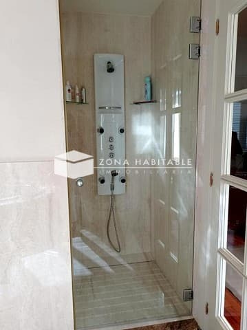 Exclusiu pis de luxe a Andorra la Vella, a la zona més cobejada i tranquil·la, a un pas de l’Embaixada Francesa i el Park Hotel. - Thumbnail 14