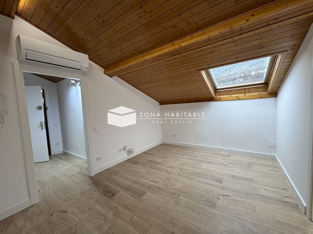 Àtic de disseny totalment reformat al centre d’Encamp - Thumbnail 4