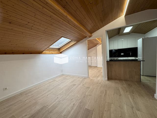 Àtic de disseny totalment reformat al centre d’Encamp - Thumbnail 3