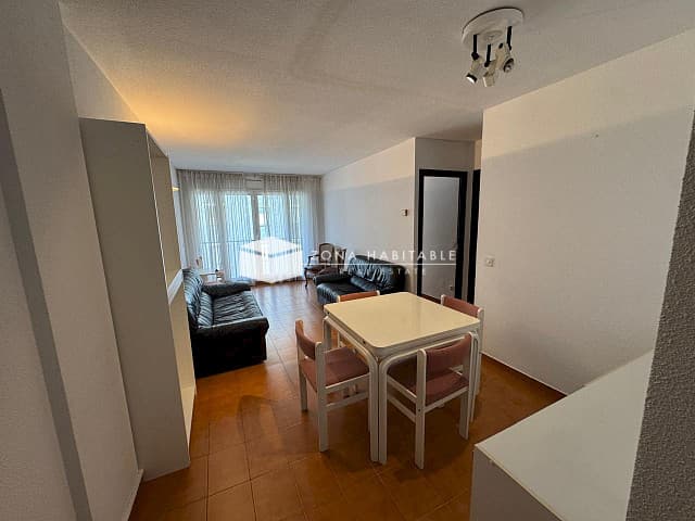 Pis ampli de 4 habitacions amb pàrquing i traster a Teravella