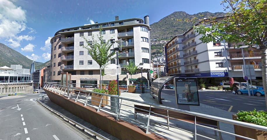 Despatx professional al centre d’Escaldes, amb dues plantes i accés directe des del carrer - Image 1