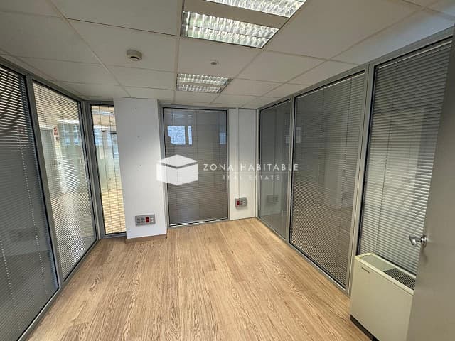 Despatx professional al centre d’Escaldes, amb dues plantes i accés directe des del carrer - Thumbnail 7