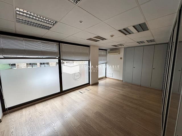 Despatx professional al centre d’Escaldes, amb dues plantes i accés directe des del carrer - Thumbnail 9