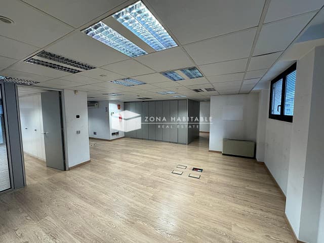 Despatx professional al centre d’Escaldes, amb dues plantes i accés directe des del carrer - Thumbnail 10