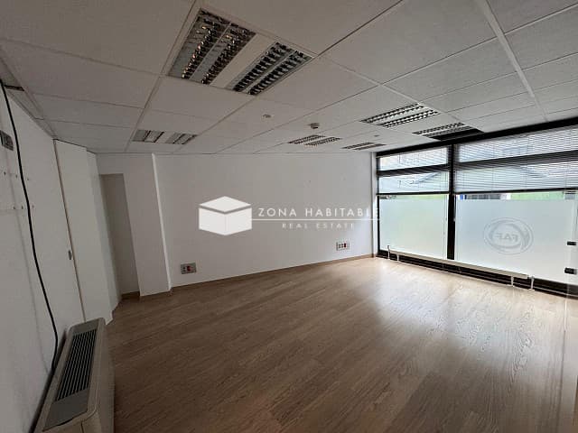 Despatx professional al centre d’Escaldes, amb dues plantes i accés directe des del carrer - Thumbnail 16