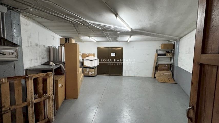 Magatzem pràctic i lluminós al centre d’Escaldes amb aparcament - Thumbnail 3