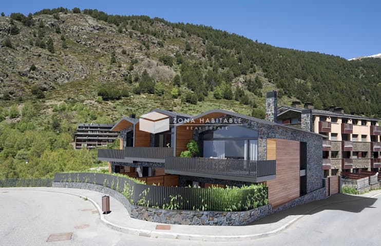 "Descobreix una vida de luxe i confort a les nostres residències exclusives, on l'elegància es combina amb la funcionalitat per oferir-te la llar dels teus somnis." - Thumbnail 3