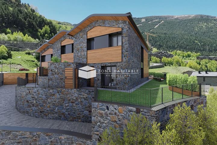 "Descobreix una vida de luxe i confort a les nostres residències exclusives, on l'elegància es combina amb la funcionalitat per oferir-te la llar dels teus somnis." - Thumbnail 4