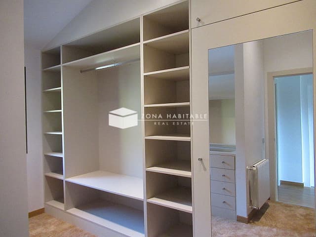 Casa adossada en venda, reformada amb ascensor, jardí privat i 4 habitacions - Thumbnail 7