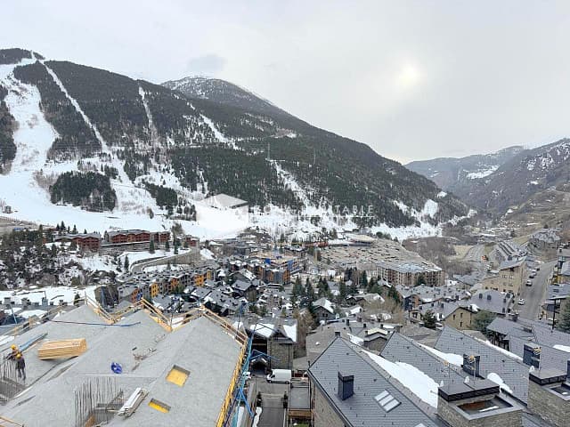 Àtic amb altell, terrassa i vistes al Tarter – pàrquing i traster inclosos - Thumbnail 2