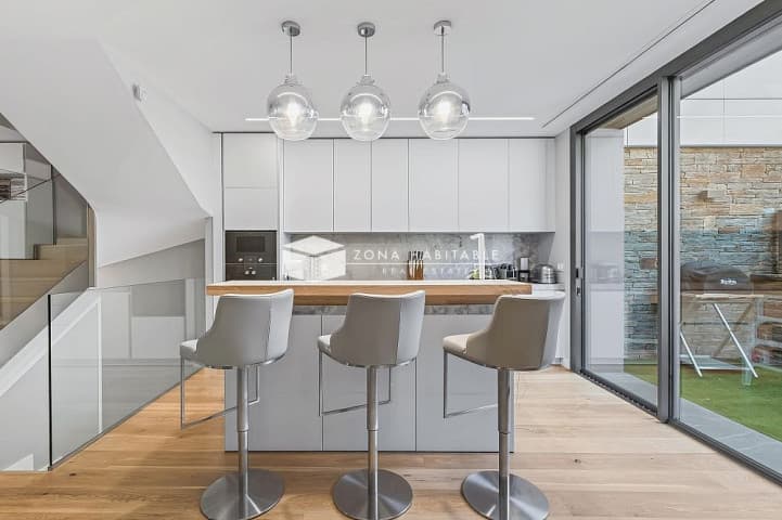 Casa amb jardí i terrasses a Escàs – espai, llum i confort en estat pur - Thumbnail 6